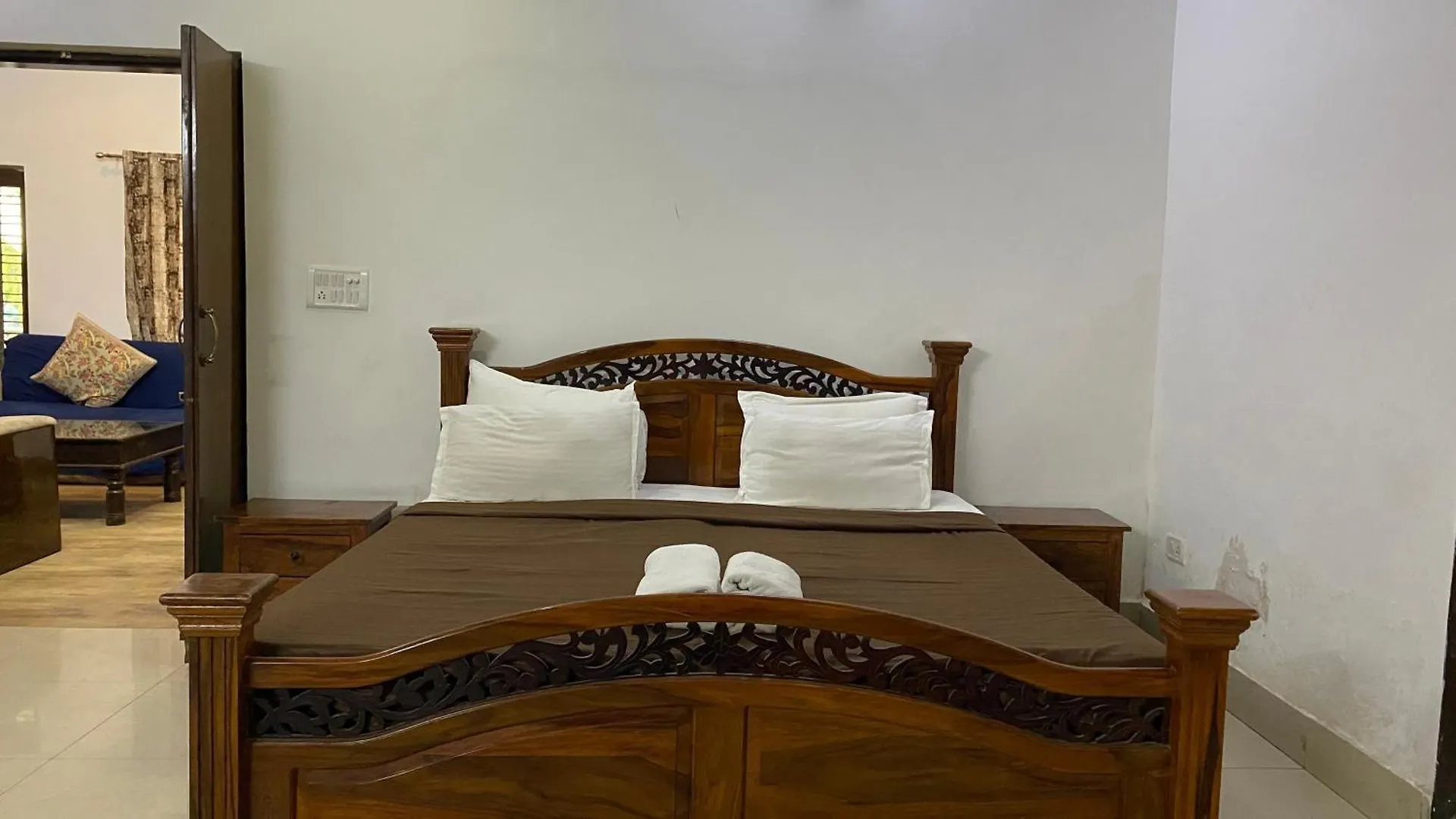 Bougainvillea Farm-3Bhk Pool Farm House Gurgaon Farm stay