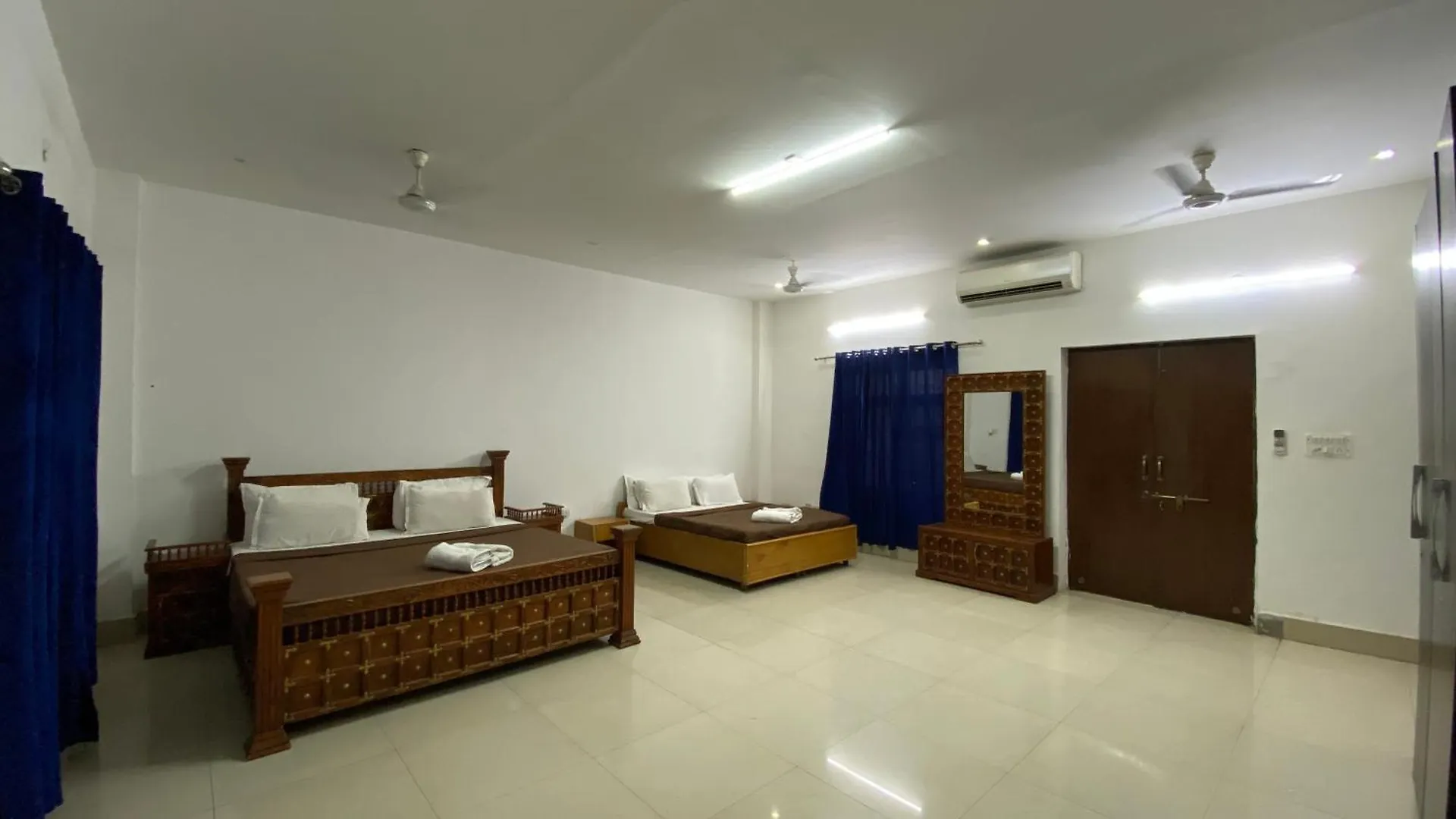 Bougainvillea Farm-3Bhk Pool Farm House Gurgaon Farm stay